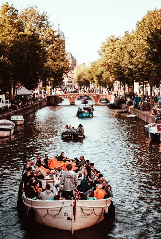 canal boat groups amsterdam
