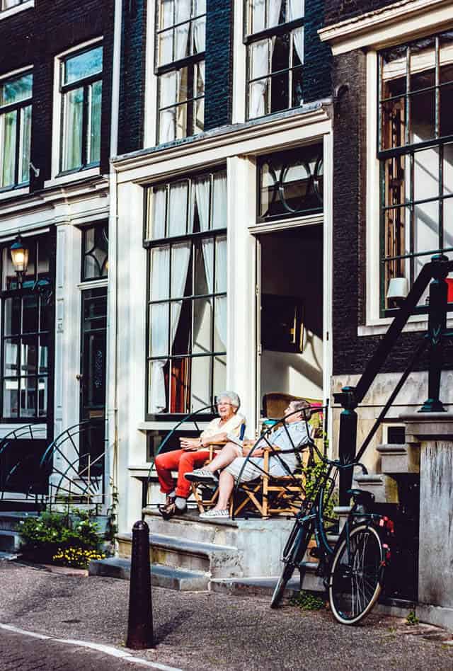 old ladies chatting in amsterdam