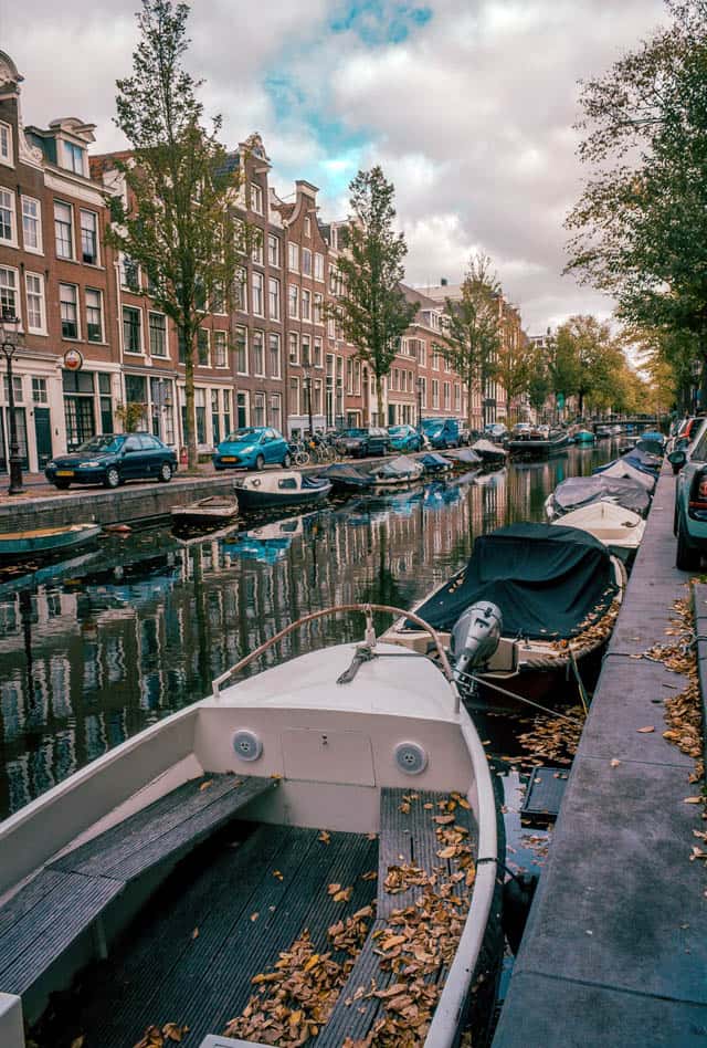 jordaan canal view amsterdam