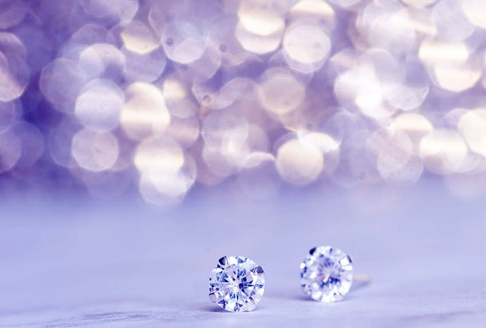 diamond earrings blur
