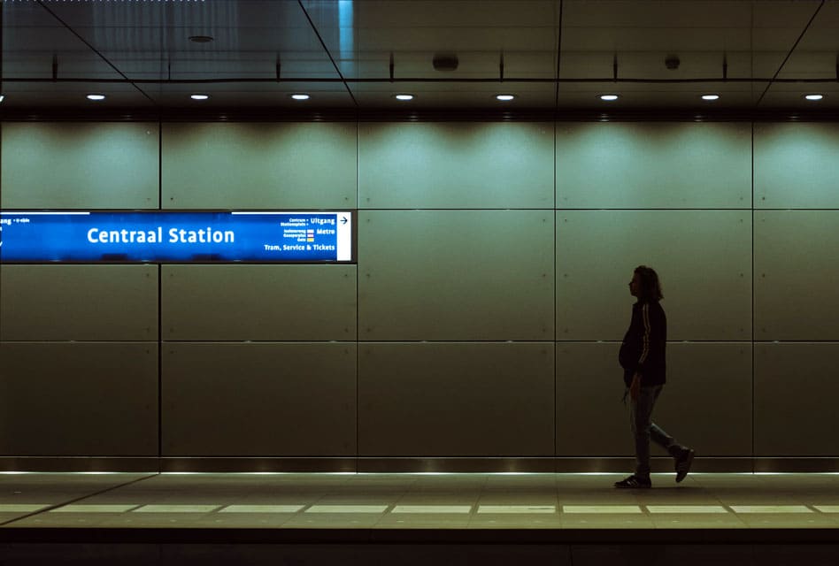 amsterdam-centraal-station-interior-platform-min