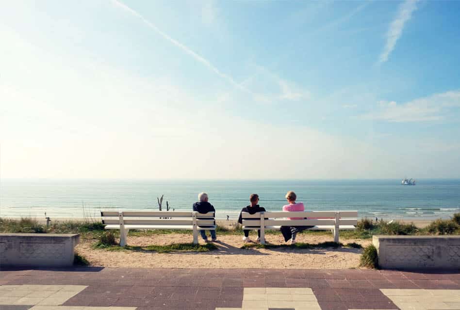 zadvoort beach benches