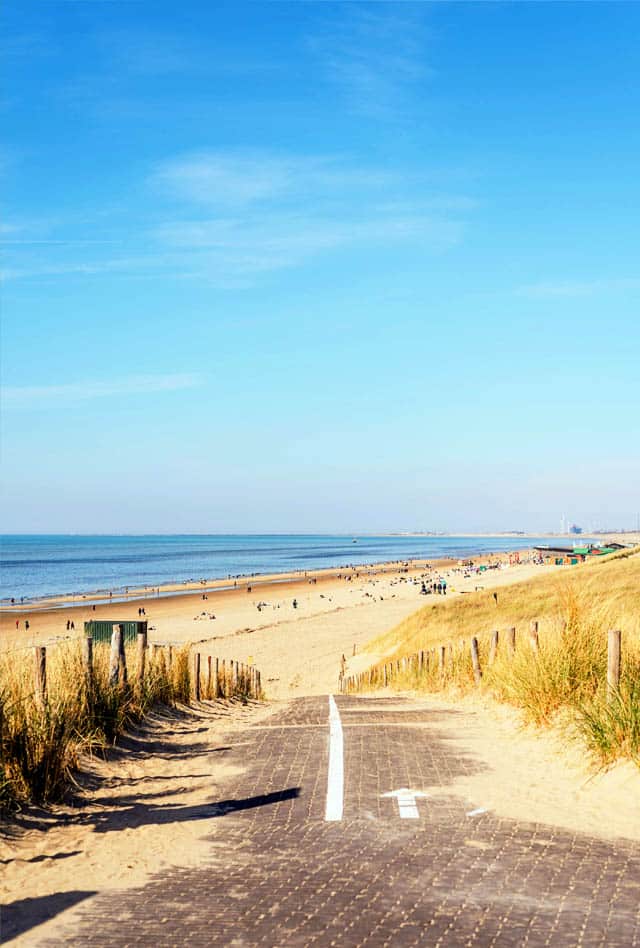 zadvoort beach road leading to