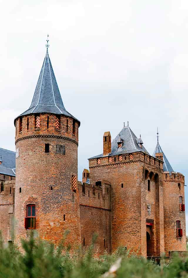 muiderslot castle exterior