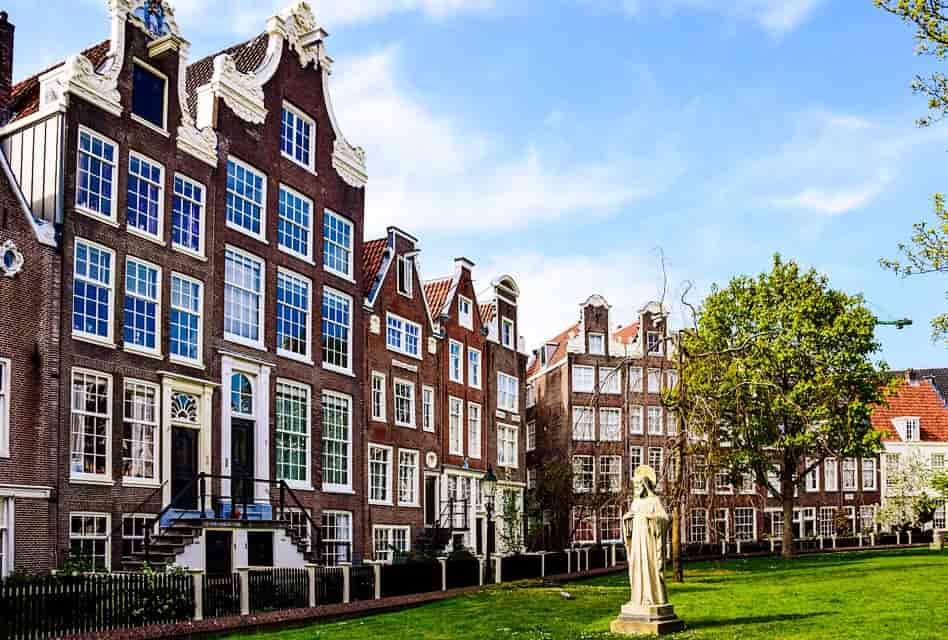 begijnhof courtyard