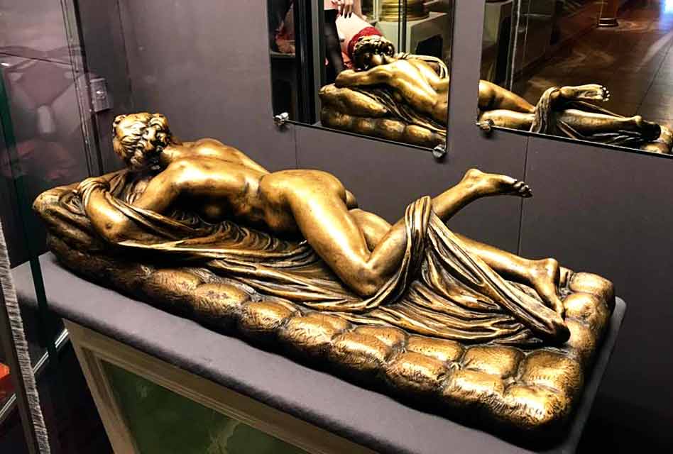 amsterdam sex museum sculpture