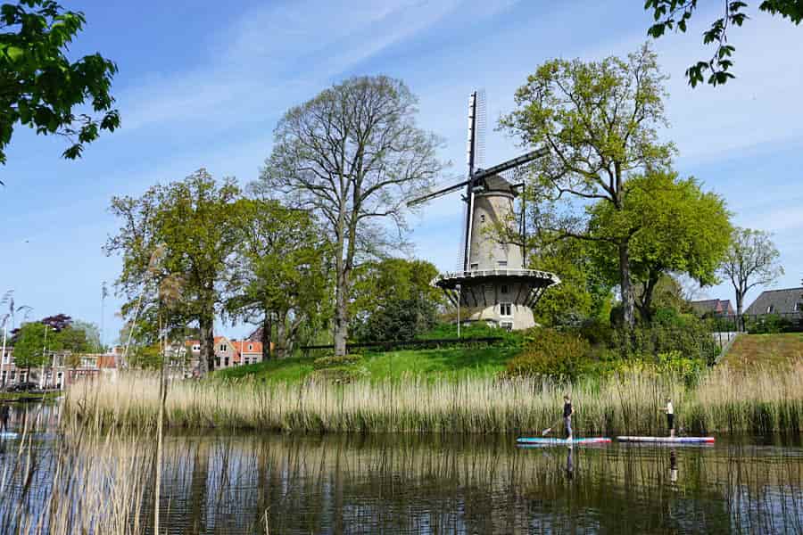 alkmaar canal windmill