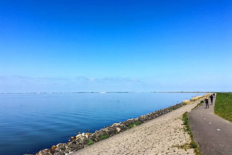 almere walkers by lake